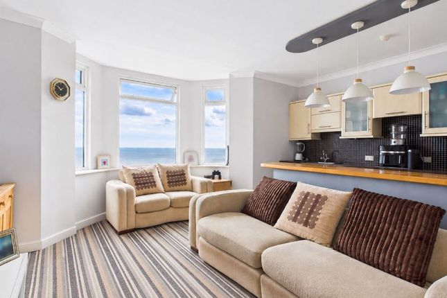 Flat 1, 149, Queens Parade, Scarborough photo 2