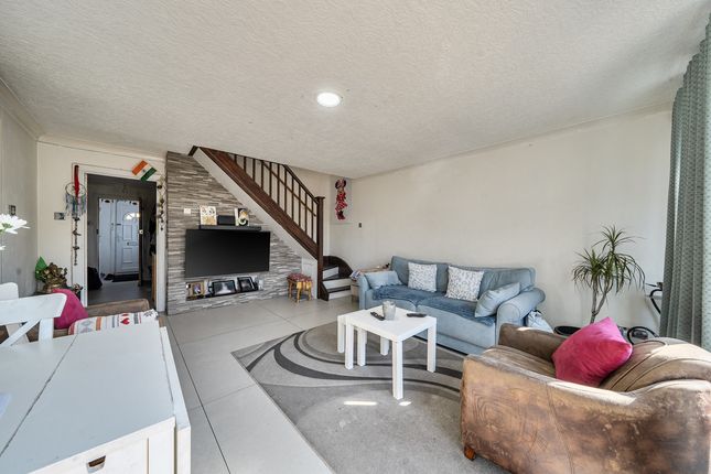 Flat 49, Winkley Court, Eastcote Lane, Harrow photo 3