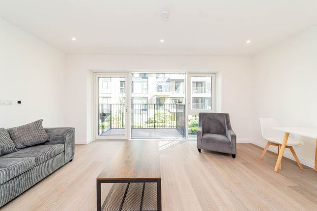Flat to rent in Lockgate Road, London