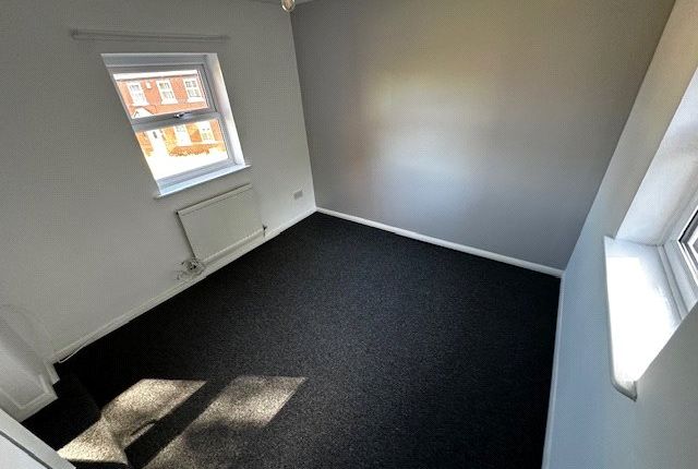 47, Meadowbrook Close, Telford photo 5