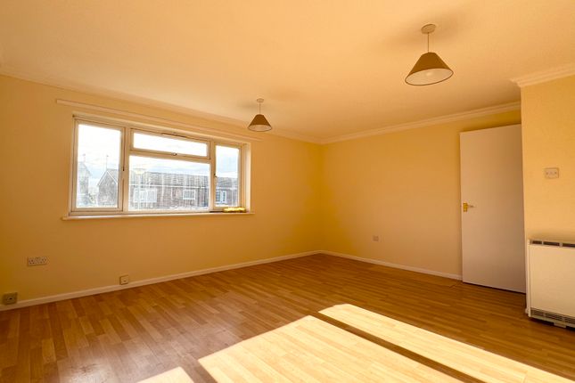 Flat to rent in Spexhall Way, Lowestoft
