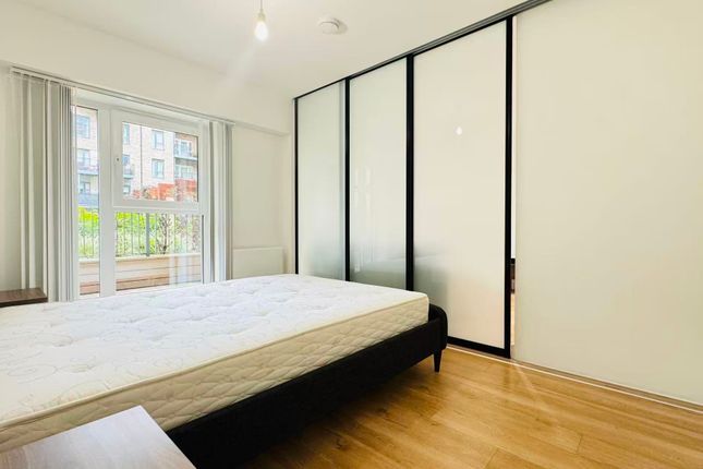 Flat 46, Fairbank House, 13 Beaufort Square, London photo 3