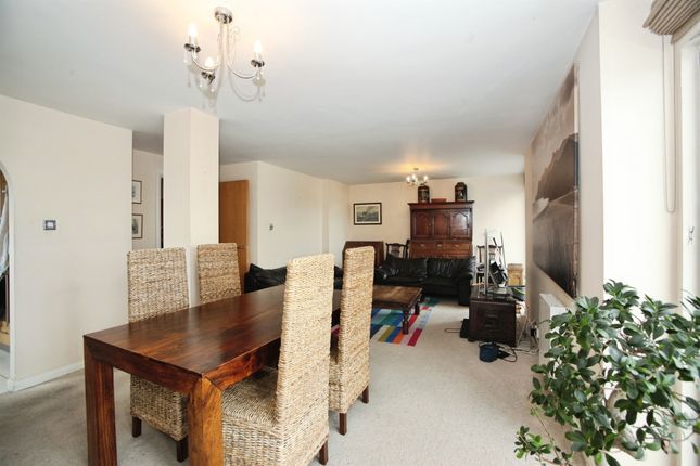 22, Ty Gwalia, Pierhead View, Penarth photo 4