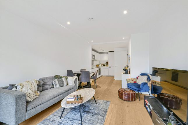 Flat for sale in Cynthia Street, London