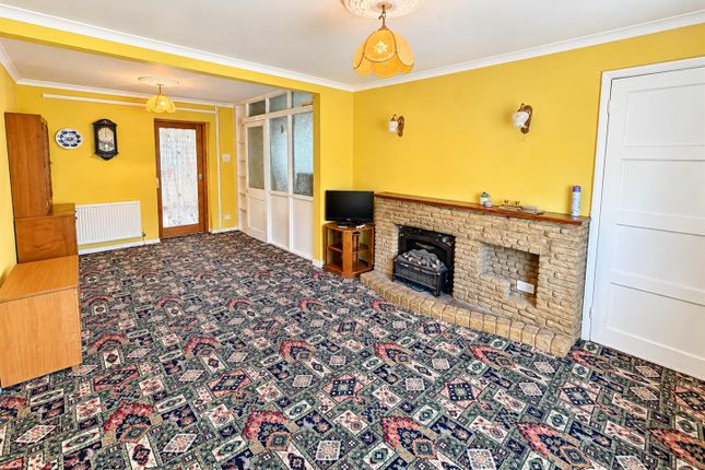 Spinney Road, Corby photo 3