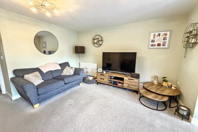 26 Fleece Lane, Nuneaton, Warwickshire photo 3