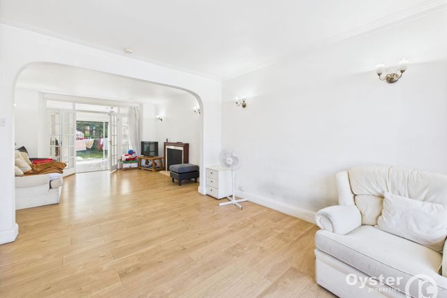 133 Wemborough Road, Stanmore photo 2