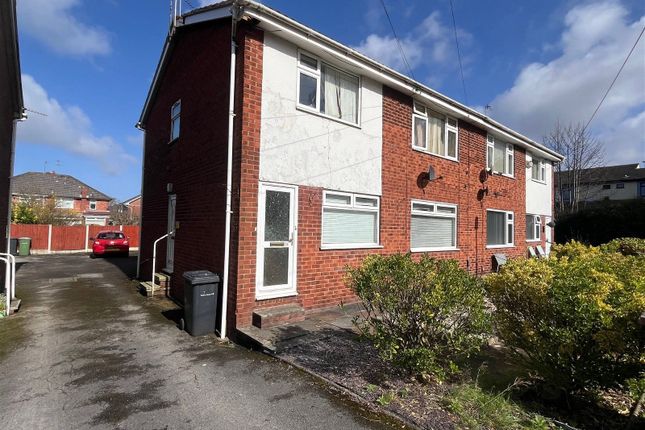 Flat for sale in Red Lion Close, Maghull, Liverpool