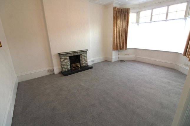 Thumbnail Flat to rent in Oakfield Road, London