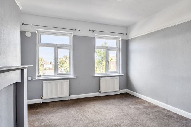 3, 49a, Stonecot Hill, Sutton photo 3