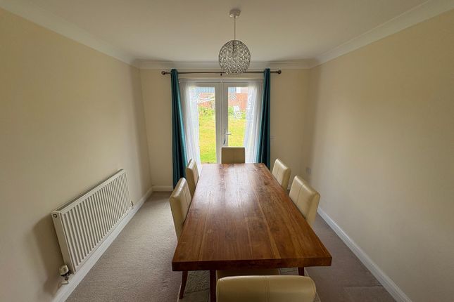 61, Maes Y Wennol, Carmarthen photo 5