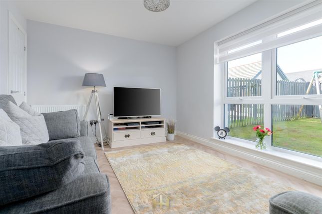 2, Strathgray Crescent, Dundee photo 4