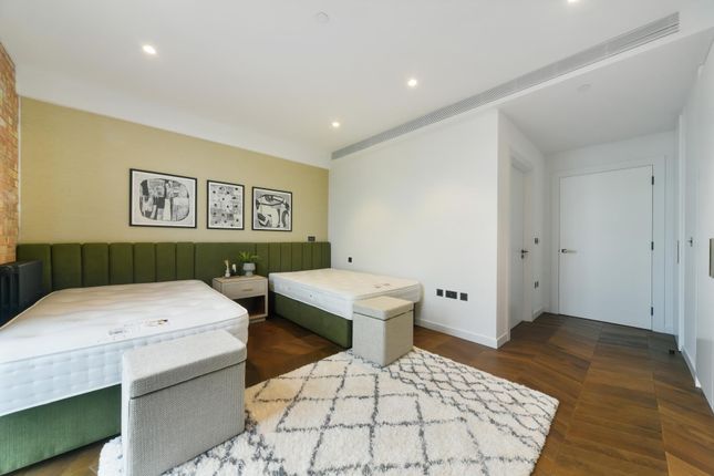 Flat to rent in Switch House East, Battersea Power Station, London