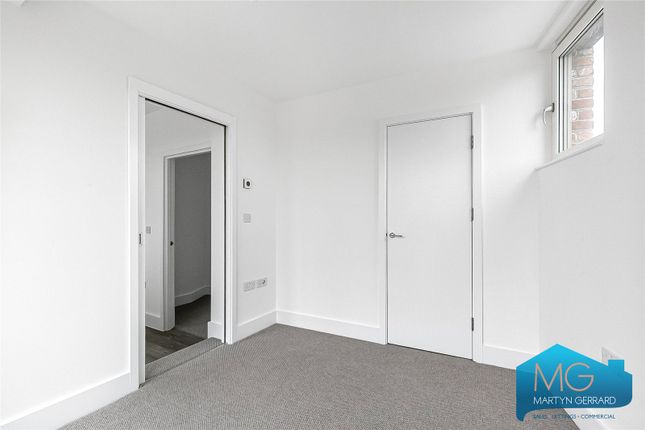Flat for sale in Edgewood Mews, London