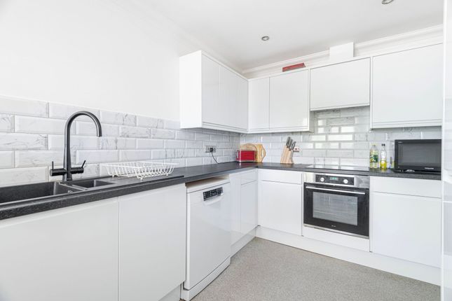 9 Sycamore Avenue, Great Yarmouth photo 2