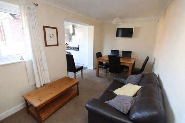 7, Larden Avenue, Scartho photo 3