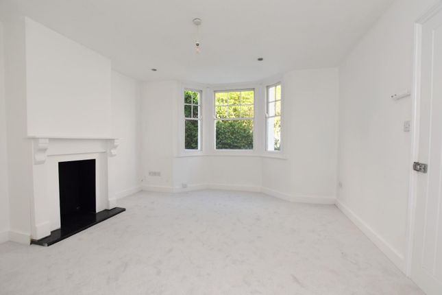 Flat A, 4, Sea View Terrace, Folkestone photo 2