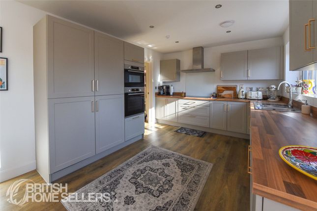 10, Meadow Way, Evesham photo 2