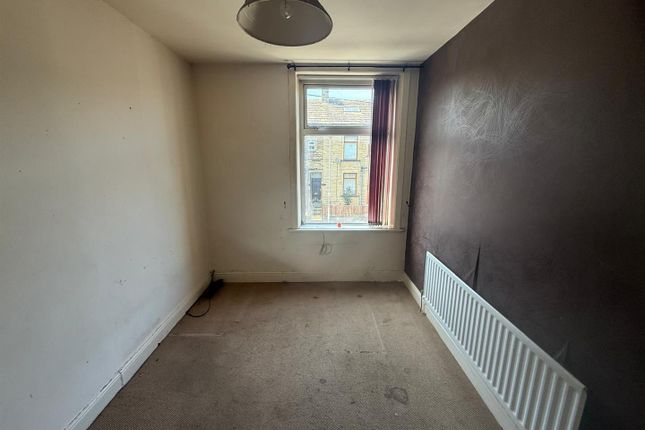 4, Peterborough Place, Bradford photo 5