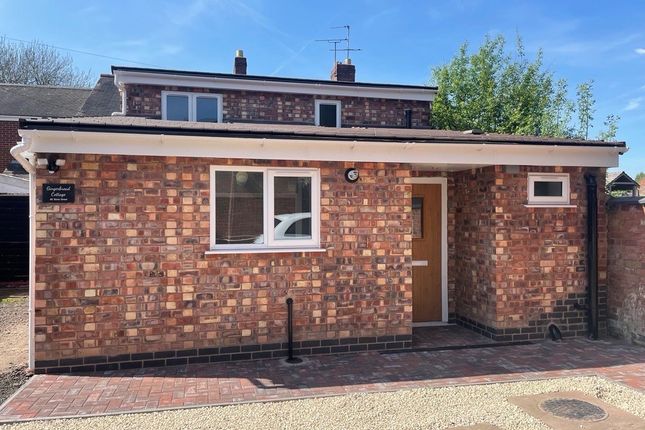 Cottage to rent in Silver Street, Whitwick, Coalville