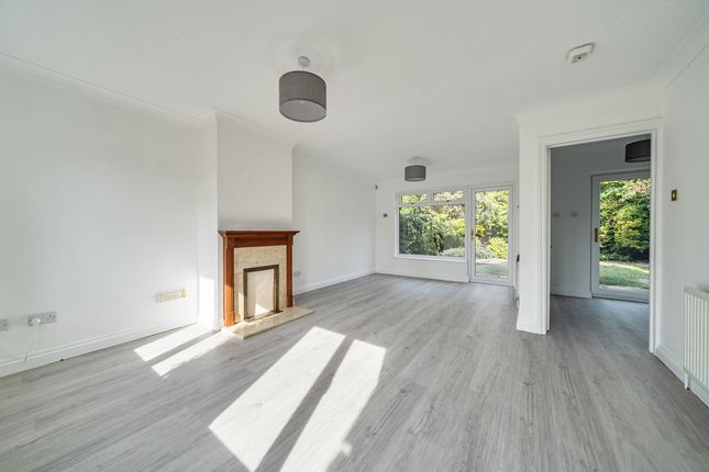 23, Robert Sparrow Gardens, Wallingford photo 3