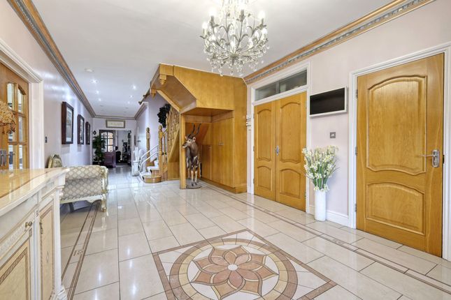 47 Tomswood Road, Chigwell photo 2