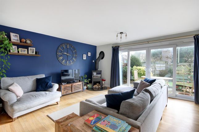 16, Hawden Close, Tonbridge photo 2
