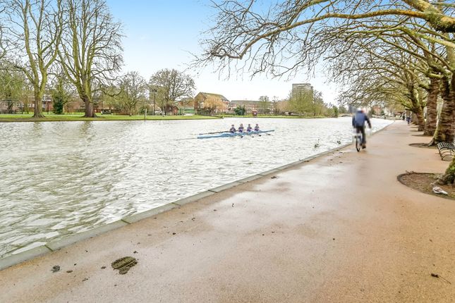 Flat for sale in Broad Reach, The Embankment, Bedford