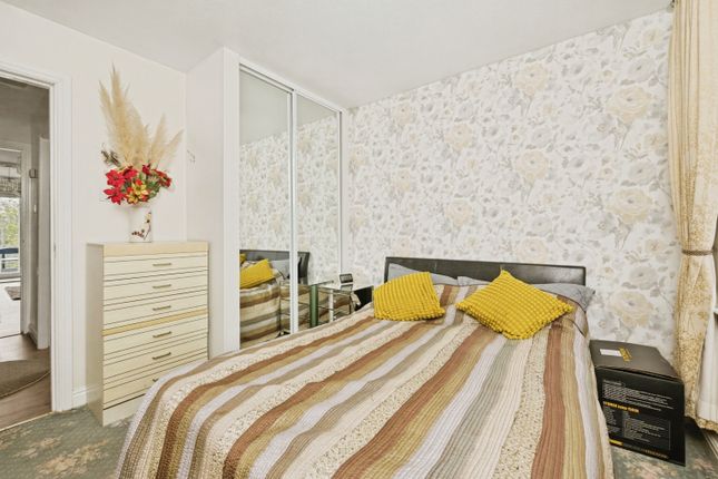 24, Leith Court, Dewsbury photo 4