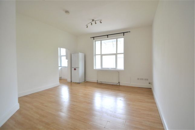 Flat to rent in Oakfield Road, Croydon