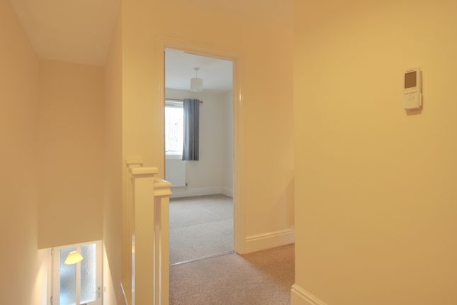 Flat 5, 214D, Stroud Road, Gloucester photo 4