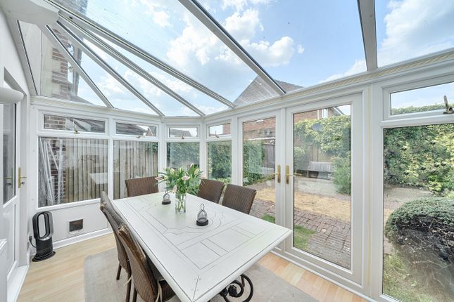 52, Mayfair Gardens, Southampton photo 4
