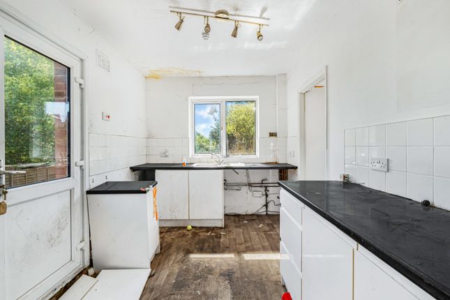 14, Wellington Lane, Farnham photo 2