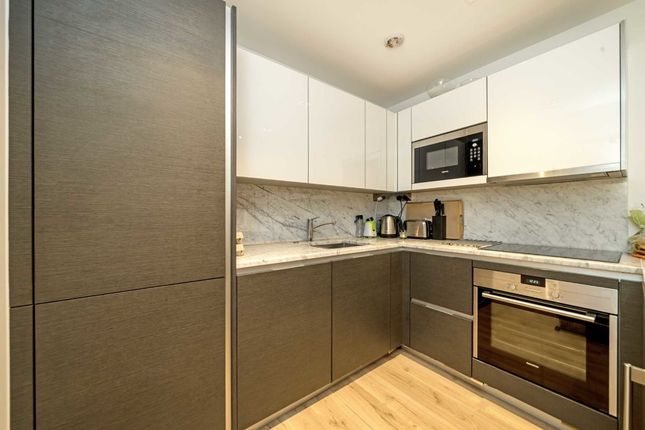 Flat for sale in Glenthorne Road, London