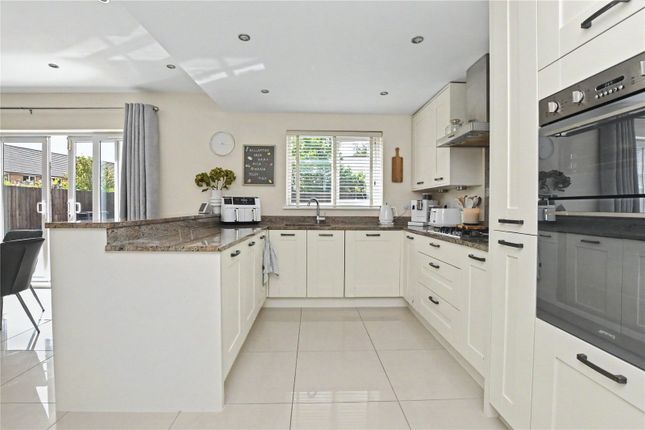 3, Rossiter Close, Taunton photo 4
