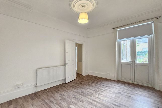 Ferme Park Road, London - Crouch End  photo 5