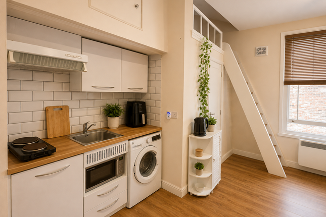 Flat 2  31A, Junction Road, London photo 2