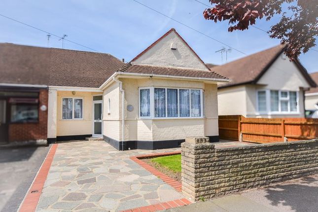Bungalow to rent in Lyndale Avenue, Southend-On-Sea