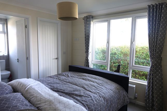 14 Pebble Beach Park, Warners Lane, Selsey photo 5