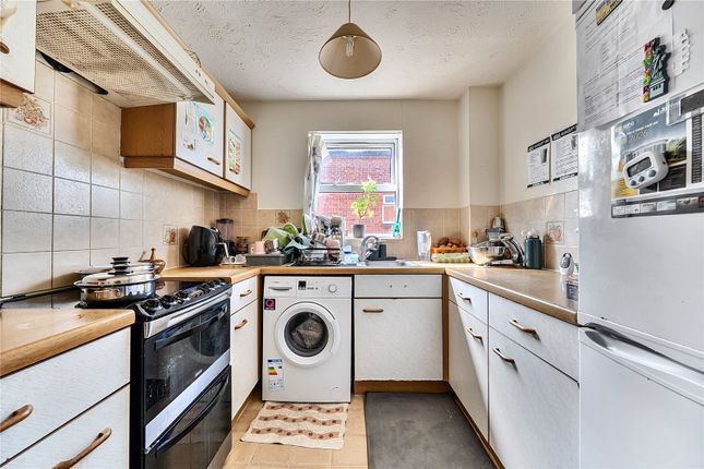10, Prestwick Court, Reading photo 3