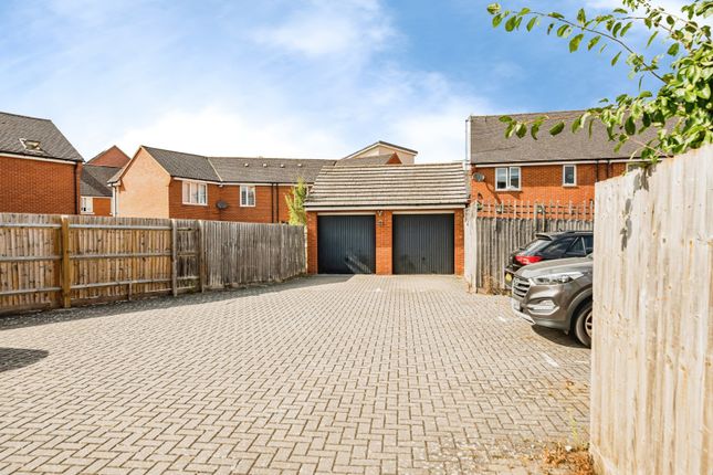 21, Pondecroft, Buckinghamshire photo 4