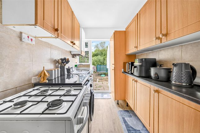 94, Markmanor Avenue, London photo 3