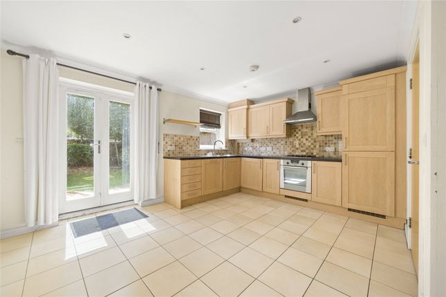 57, Pendenza, Surrey photo 2