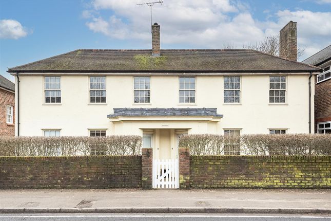 Thumbnail Flat for sale in Park Street, St.Albans
