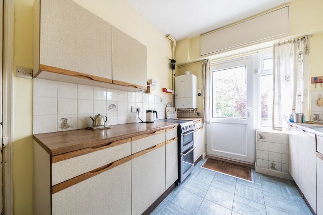 1, Lyddons Mead, Chard, Somerset, TA20 photo 3
