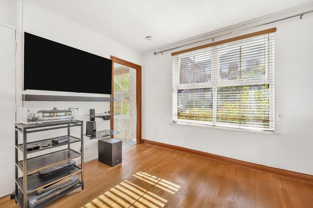 106, Paxton Road, London photo 3