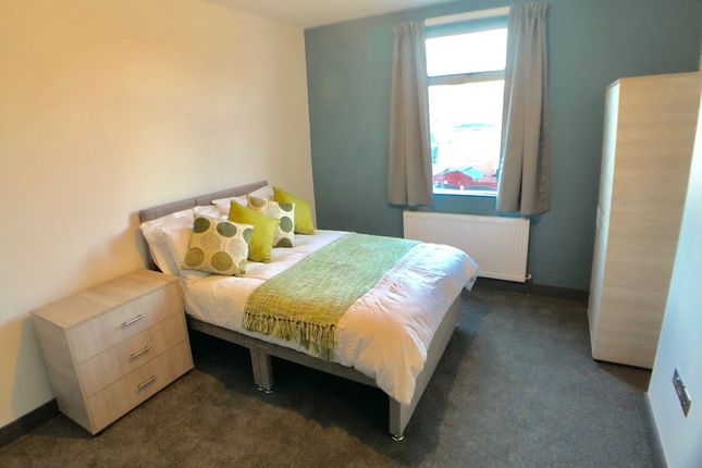 Thumbnail Shared accommodation to rent in Dodworth Road, Barnsley, South Yorkshire