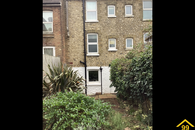Town house to rent in Foley Street, Maidstone, Kent