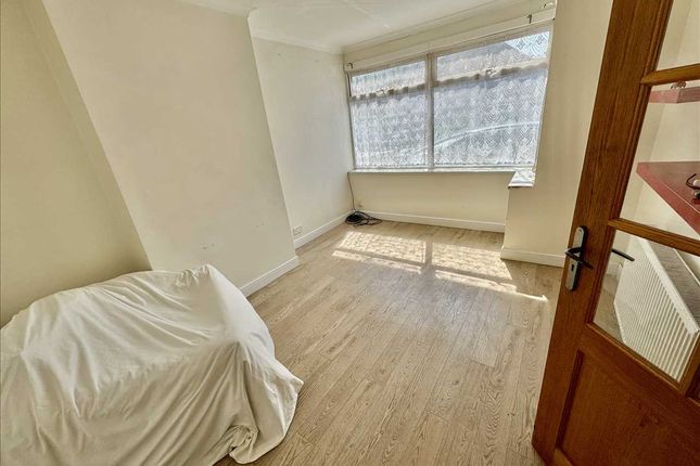 8, Lawfred Avenue, Wednesfield photo 3