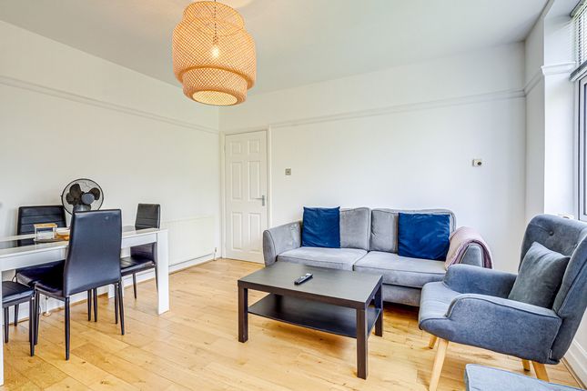 Flat FLAT 3, 51, Crowstone Road, Westcliff-on-sea photo 4